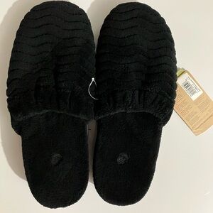 Acorn Slippers- Women’s 8-9